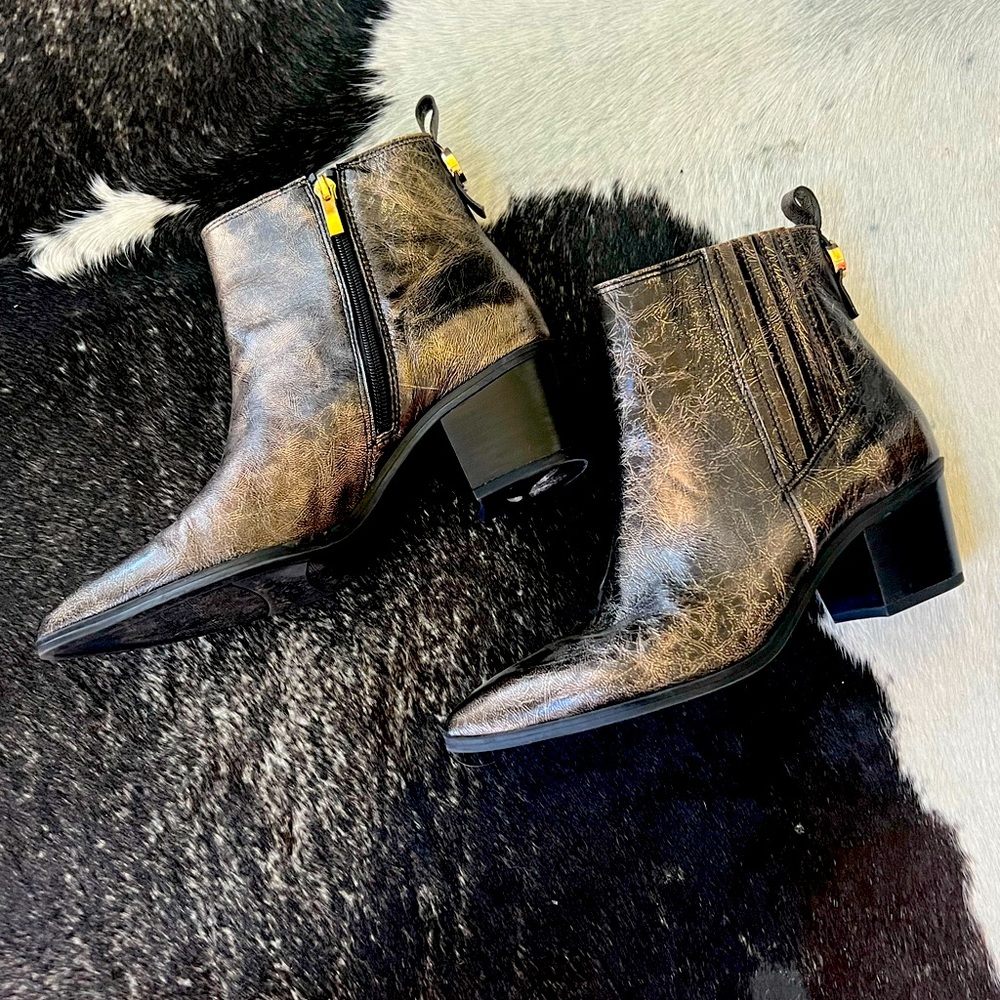 Franco Sarto black/gold rubbed distressed women’s ankle boots, size 8